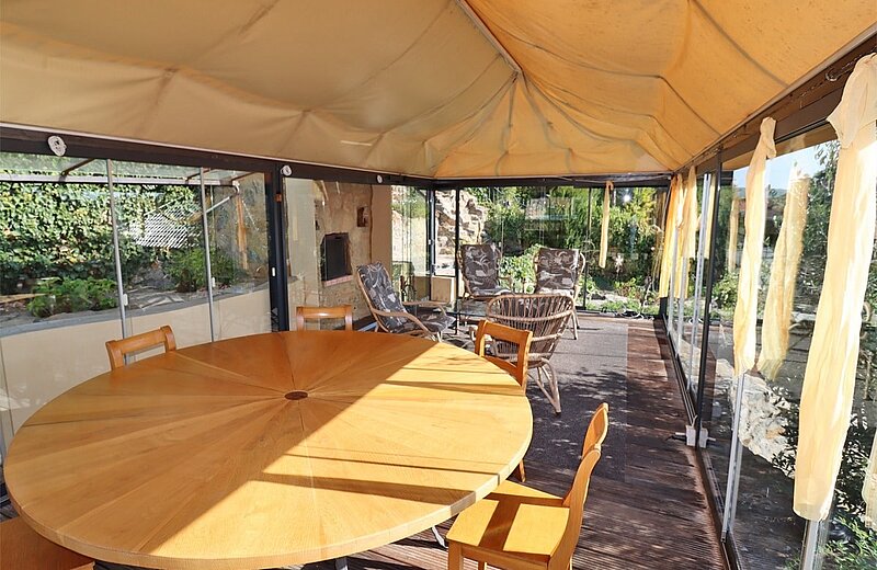 Gartenpavillon innen