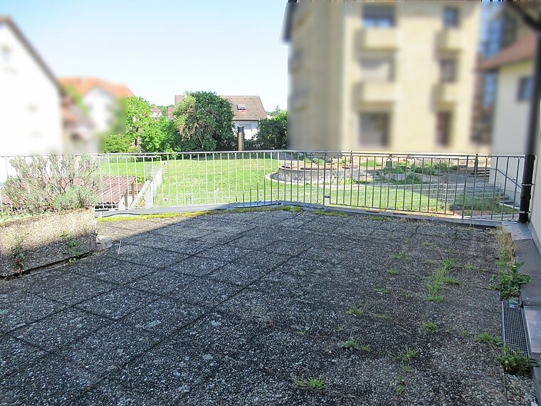 Geräumige 4-Zi.-Wohnung mit großer Terrasse in Östringen!