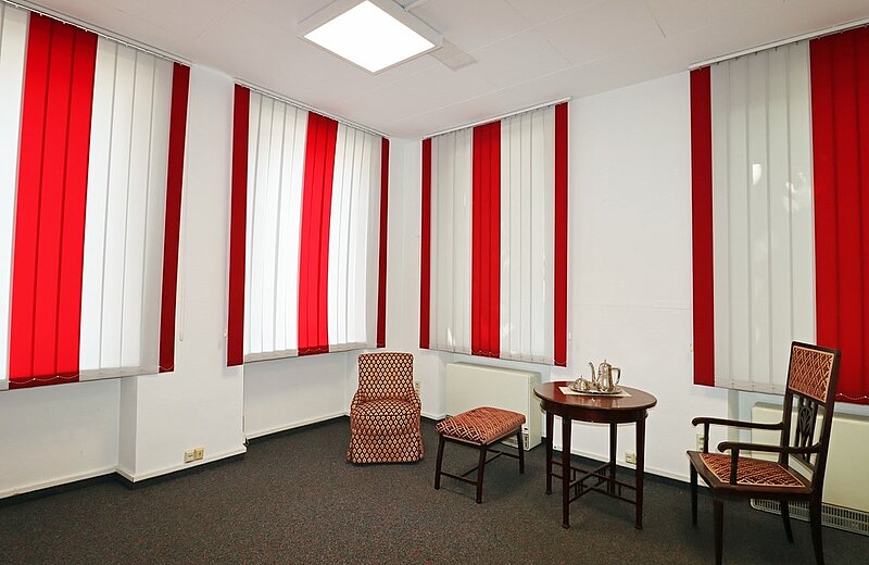 Büro im EG ( rechts)
