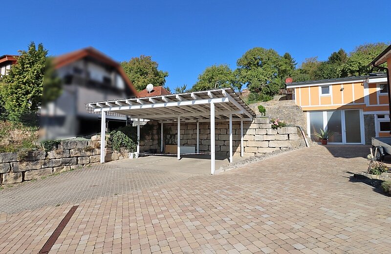 Zufahrt - Carport