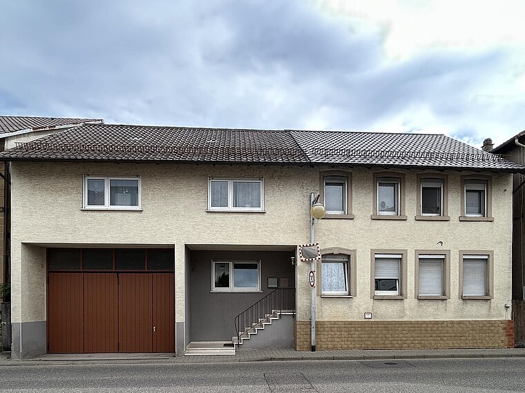 Zweifamilienhaus im Ortskern von Sulzfeld!