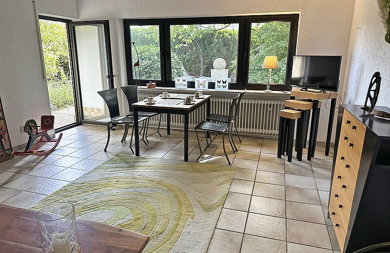 Wohnküche mit Zugang zur Terrasse