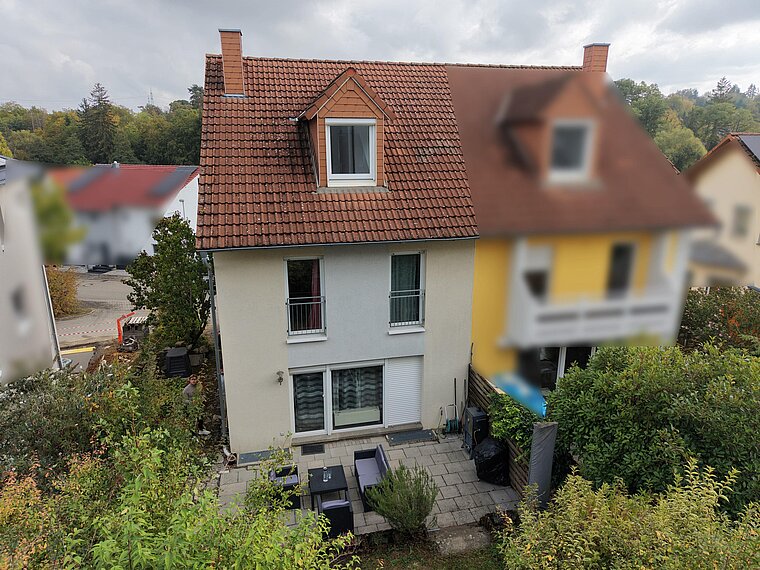Gepflegte Doppelhaushälfte mit Garten, Terrasse und Garage in ruhiger Wohnlage von Bretten!