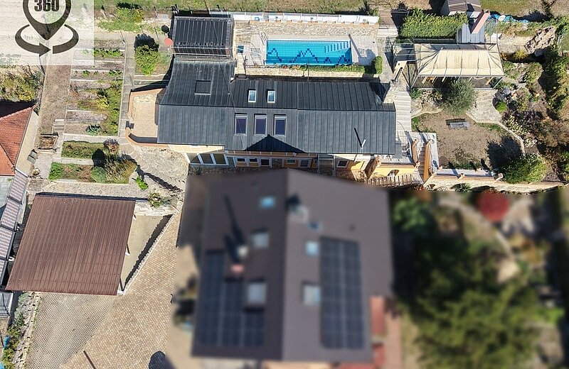 Drohnenansicht - Grundstück mit Nebengebäude